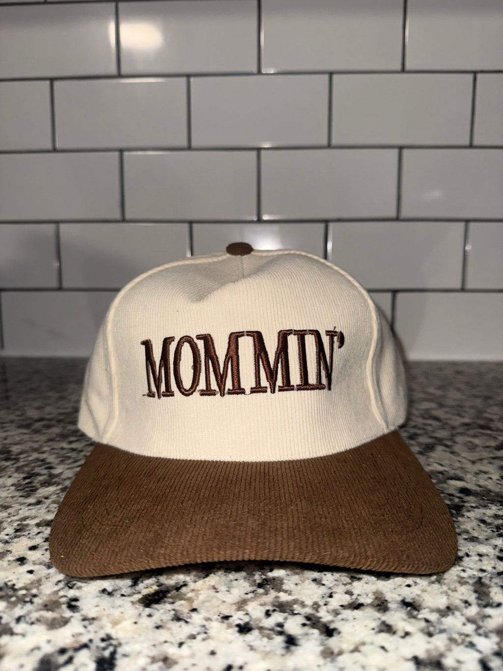 MOMMIN’ Trucker Hat